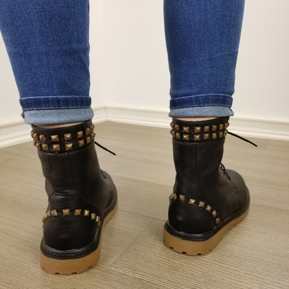 Rocker chick laced up combat boots w/ metal studs - Picture 5 of 8